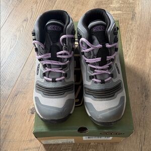 KEEN Women's Tempo Flex Mid Height Lightweight Waterproof Size 7.5